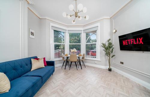 Acton Apartment | Stylish 2-Bed Garden Flat — West London Sleeps 5