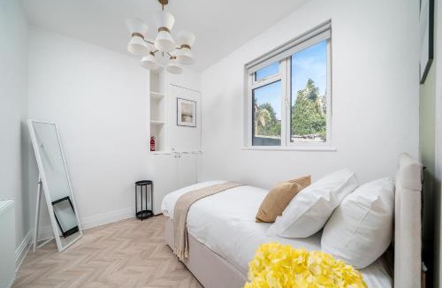 Acton Apartment | Stylish 2-Bed Garden Flat — West London Sleeps 5