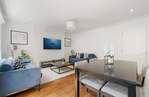 Fitzrovia Apartment | Stylish 2BR Apt near Goodge St