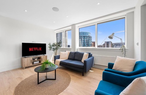 Wembley Park Apartment | Stylish 3BR in Wembley Stadium 1 Min to Tube With Private Cinema, Gym, Yoga Studio, Rooftop Lounge - By Emerald Infinity Living