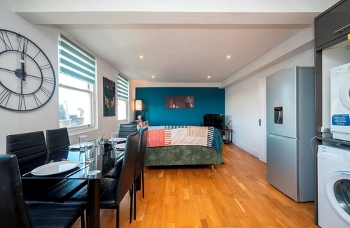South Norwood Apartment | Stylish Apartment in the Heart of Crystal Palace - Pass the Keys