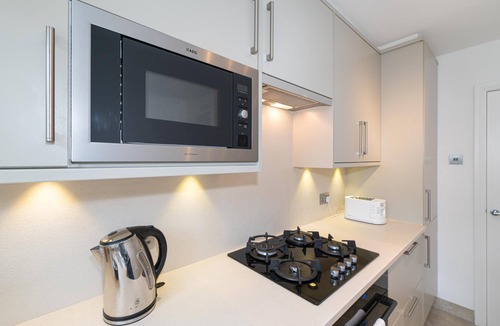 Riverside Apartment | Stylish Dockside Flat Near Tower Bridge - Pass the Keys
