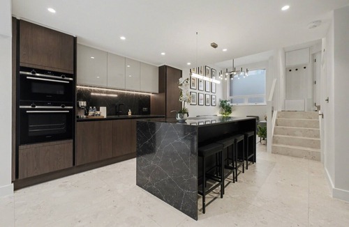 Parsons Green and Walham House | Stylish London Rental with Sunny Patio