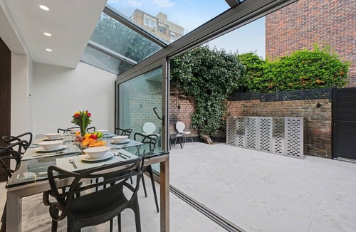 Parsons Green and Walham House | Stylish London Rental with Sunny Patio