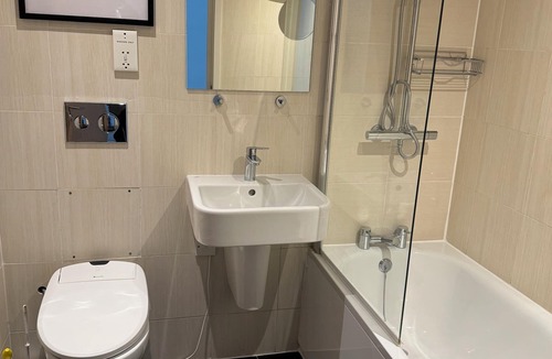 Bishop's Apartment | Stylish One-bedroom apartment in Waterloo