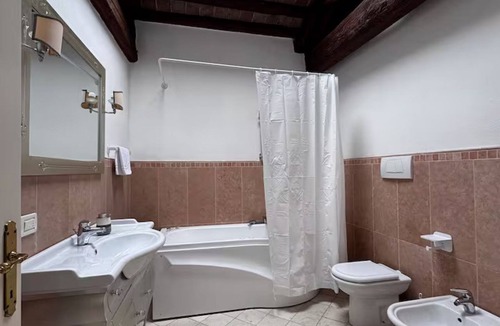 Bassano del Grappa Bed & Breakfast | Stylish room with gym and parking in Bassano