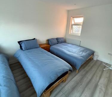Leyton House | Stylish Rooms with shared bathroom & Kitchen in Leyton