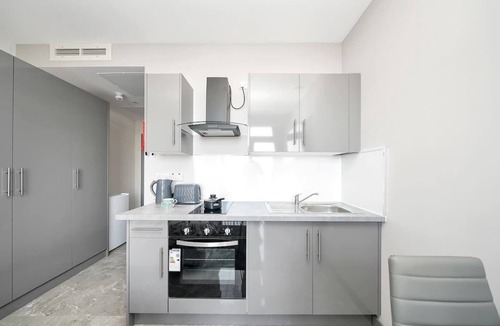 Cranbrook Apartment | Stylish Studio w/Private Balcony Near Ilford Station
