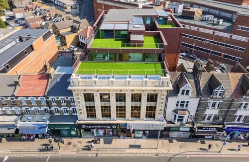 Cranbrook Apartment | Stylish Studio w/Private Balcony Near Ilford Station