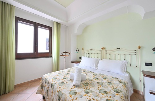 Sant'Angelo Bed & Breakfast | Suite-Executive-Ensuite with Shower-Terrace-Suite