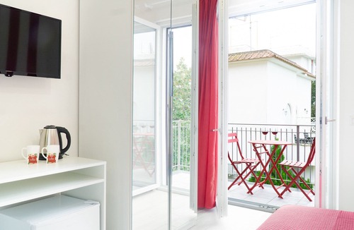 Meta House | Summer Colors Rooms & Apartments - Red Sunset