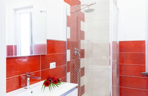 Meta House | Summer Colors Rooms & Apartments - Red Sunset