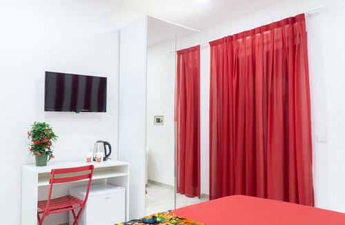 Meta House | Summer Colors Rooms & Apartments - Red Sunset