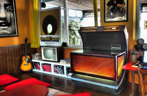 Marebello Hostel | Sunflower Beach Backpacker Hostel & Bar