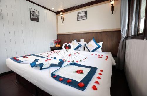 Ha Long Boat Rental | Sunlight Legend Cruise