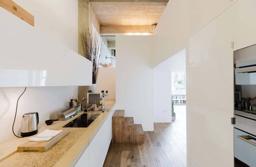 Victoria Apartment | Sunny 1BD Loft Style Flat in the Heart of Hackney