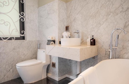 Thuy Khue Apartment | Sunset Westlake Luxury Apartment