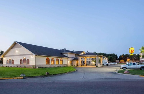 Brookings Hotel | Super 8 by Wyndham Brookings