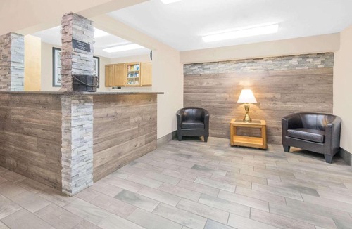 Watertown Hotel | Super 8 by Wyndham Watertown