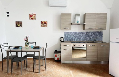 Meta Apartment | Sweet Sun King Apartment – A Peaceful Oasis Just 10 Minutes from Corso Italia ☀️🌿