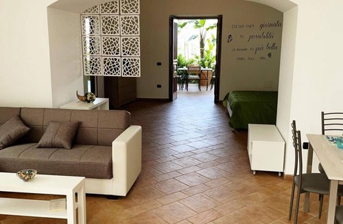Meta Apartment | Sweet Sun King Apartment – A Peaceful Oasis Just 10 Minutes from Corso Italia ☀️🌿