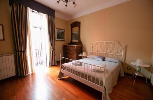 Quartieri Spagnoli Apartment | Sweet Toledo by Dimorra