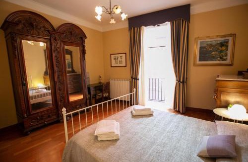Quartieri Spagnoli Apartment | Sweet Toledo by Dimorra