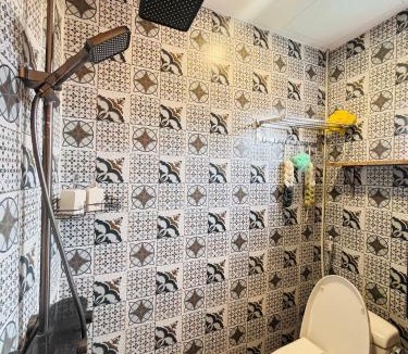 Trang Tien Apartment | Terra Homestay - Elevator & Terrace - 150m to Hoan Kiem Lake