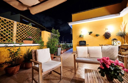 Tuscolano Apartment | Terrace - meospiti penthouse - penthouse with large equipped terrace