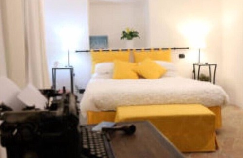 Veroli Bed & Breakfast | The "Amber" Pomegranate