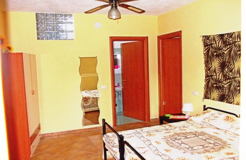 Panza Apartment | The apartment with 3 large double bedrooms, each with a private bathroom.