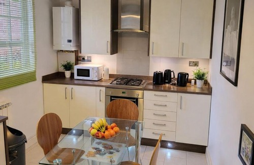 St. Johns Wood Apartment | The Canal Side Bright Executive Residence