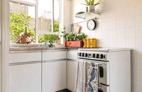 St. Pancras Apartment | The Guide's Charming Home