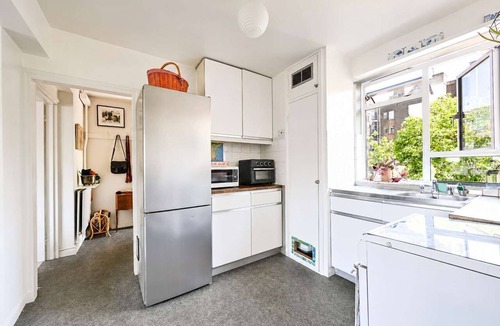 St. Pancras Apartment | The Guide's Charming Home