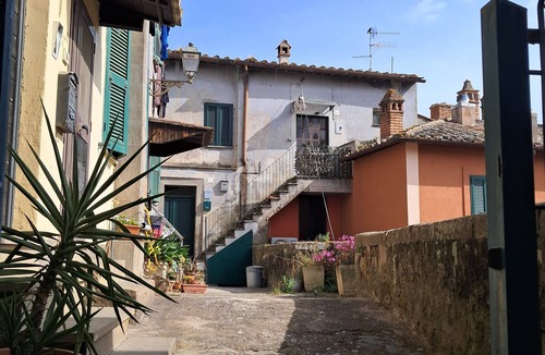 Tuscania Apartment | The ivy, lovely maison in Tuscania, perfect for two people