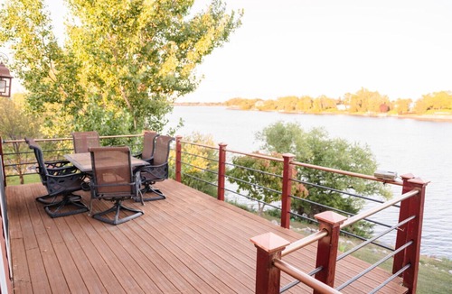 Aberdeen House | The Lakeside Retreat