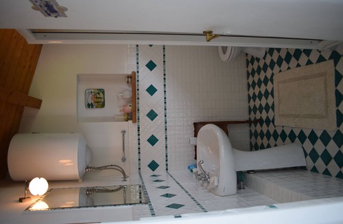 Castel Giorgio House | the little house in the green
