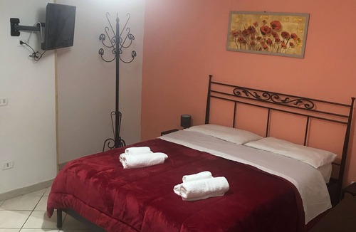 Santa Lucia Bed & Breakfast | The little house . where everything is within reach
