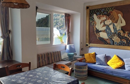 Forio House | THE MERIDIANA APARTMENT ON THE SEA WITH PRIVATE BEACH SDRAIO AND UMBRELLA
