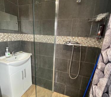 Pollards Hill Apartment | The Mitcham Hideaway