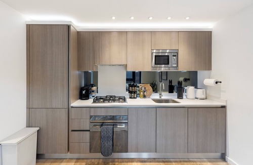 Angel Apartment | The Modern Nest: Chic 2BR Oasis in the City