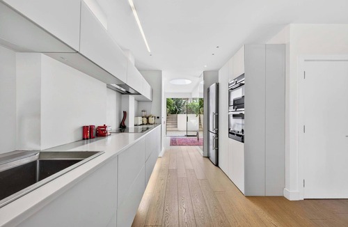 Harrow Road Apartment | The Off Duty Rockstar- 3 bed with Patio