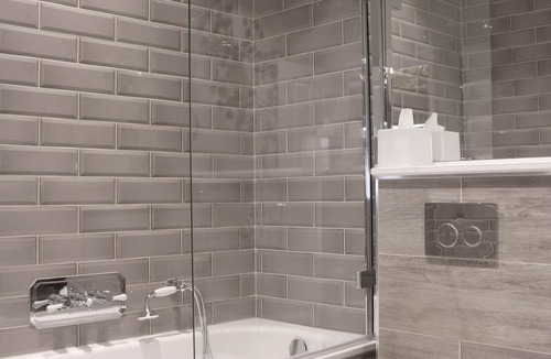 Farringdon Hotel | The One Tun Pub and Rooms