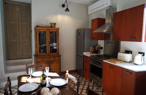 Sulmona Apartment | The Poets' Retreat - Step Back in Time Relax in Elegance
