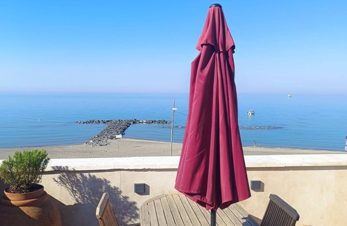 Quartiere XXXIII Lido di Ostia Ponente Apartment | The Red house 1930 - frontside seaview apartment