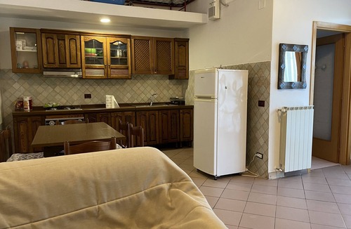 San Giacomo degli Schiavoni Apartment | The Shelter: Comfortable Ground Floor in Quiet Area