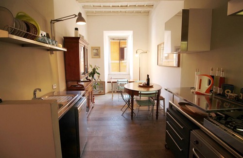 Rione II Trevi Apartment | The Trevi Fountain and Spanish Steps Experience