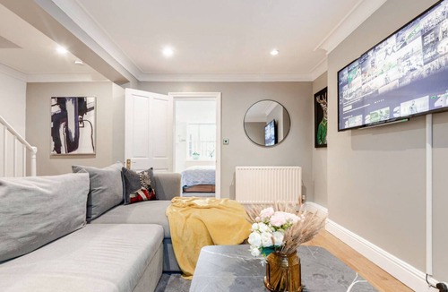 Belgravia Apartment | The Victoria Retreat House — Private 2‑Bed Home