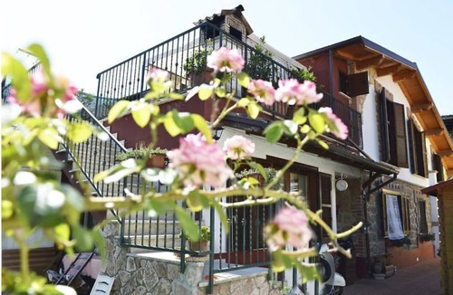 Valmontone Apartment | THE VILLAGE - Blue Room
