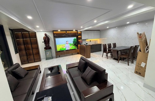 Dong Da Apartment | The white villa - perfect for Families & Friends